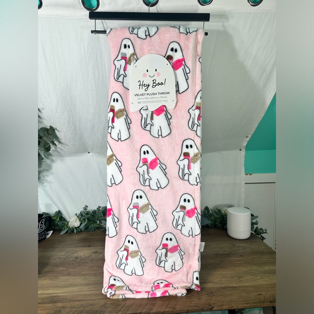 Viral Pink Ghost Velvet Plush Throw